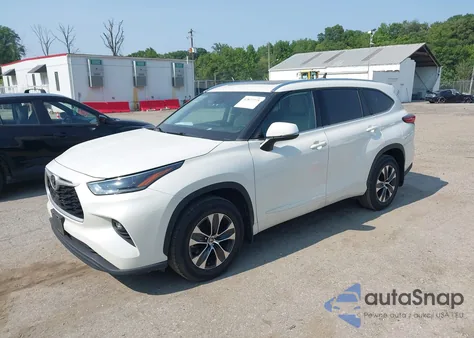 2021 Toyota Highlander Xle z USA, uszkodzony, nr VIN 5TDHZRBH1MS538161